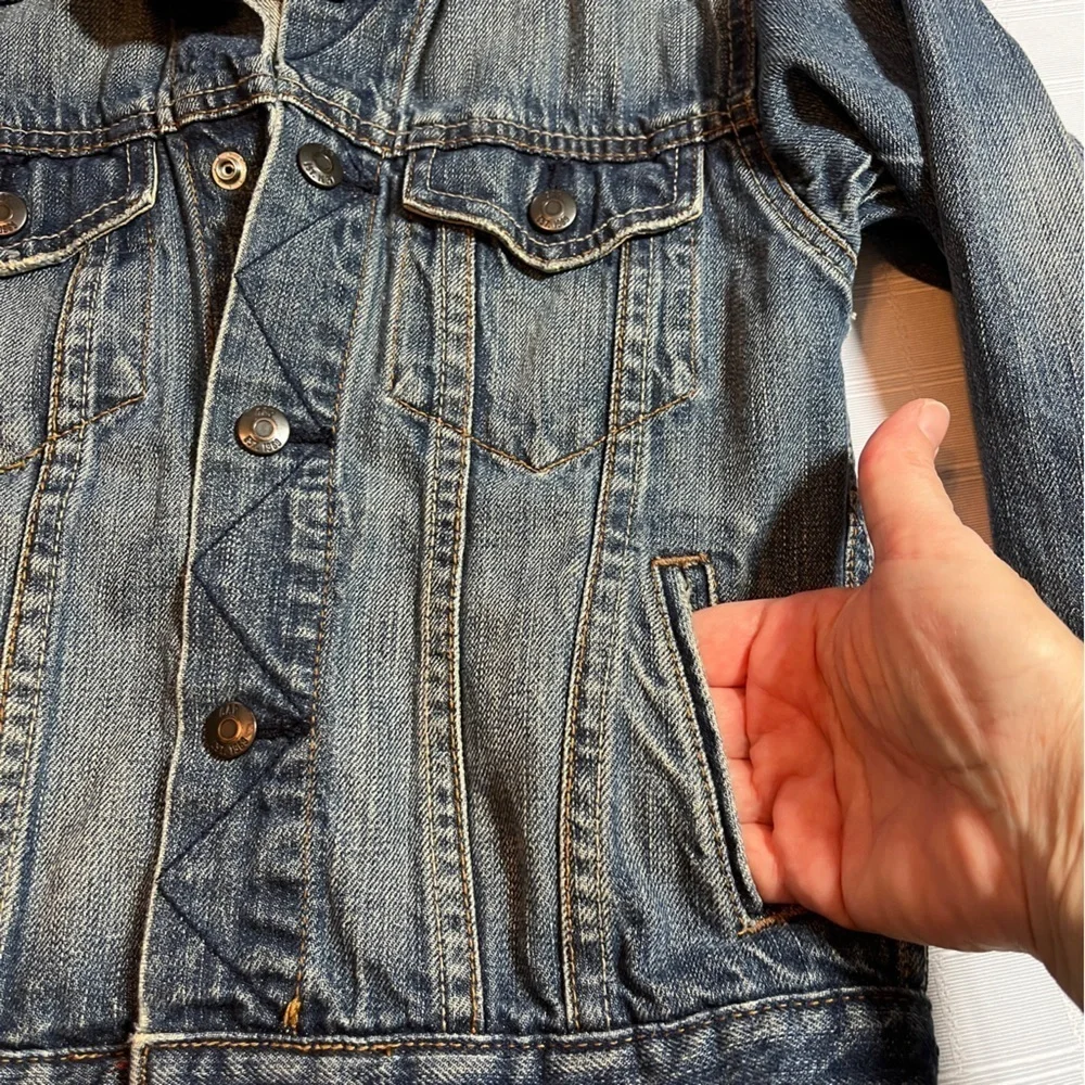 GAP Kids Classic Y2K Blue Jean Jacket Distressed Size XS 4-5 100% Cotton Western
